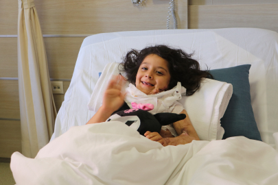 En Büyük Hayali Annesini Öpmekti… Ameliyat Sonrası Başardı