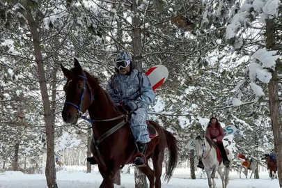 Erzincan’da Adrenalin Dolu Snowboard