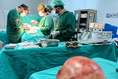 Van'da 35 Yaşındaki Hastanın Karnından Dev Kitle Çıkarıldı