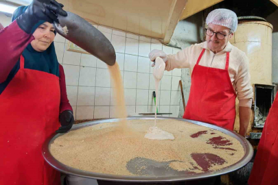 75 Yıllık Ramazan Geleneği: Meşhur Susamlı Helva Mesaisi