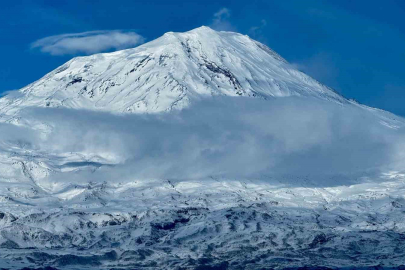 Türkiye’nin Çatısı Ağrı Dağı Beyaz Zirvesiyle Büyülüyor
