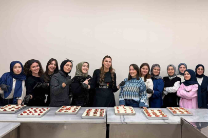 İftar Sofralarına Genç Dokunuş: Maraş'ta Tatlı Bir Güllaç Atölyesi