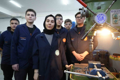 Tornanın Başında Bir Kadın: Samsun'da Ezber Bozan Öğretmen