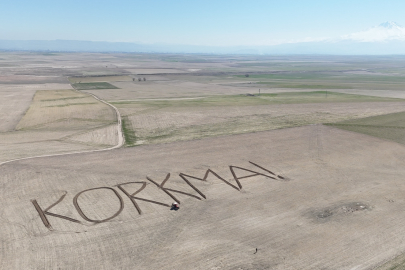 Çiftçi Tarlasına “Korkma” Yazdı