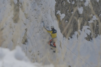 Donan Şelalede 20 Metrelik Tırmanış