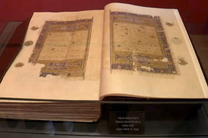 Bursa'da 700 Yıllık Dev Eser: Berkuk Kur'an-ı Kerim'i Sergileniyor