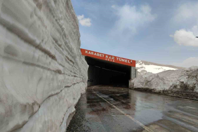 Türkiye'nin Zirvesinde Kar Esareti: Karabet'te Kar Kalınlığı 3.5 Metreyi Aştı