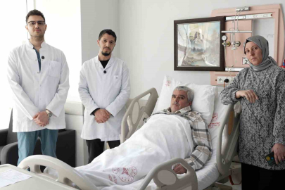 130 Kiloluk Hastadan 20 Santimlik Dev Kitle Kapalı Yöntemle Alındı