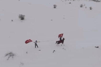 Erzincan'da Atlı Snowboard Heyecanı: Beyaz Örtüde Sınırları Zorladılar