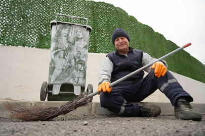 Kocaeli'nin Çöpçüler Kralı: Süpürgeden Fırçaya 50 Yıllık Sanat!