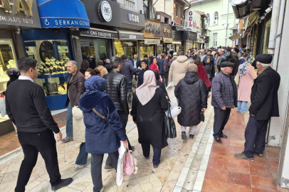 Eskişehir'de Altın İzdihamı: 6.238 TL'yi Gören Kuyumcuya Koştu!