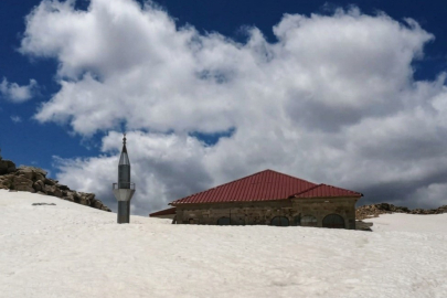 Kaşpazarı Yaylası'nda 741 Yıllık Tarih 2 Metrelik Kara Gömüldü!