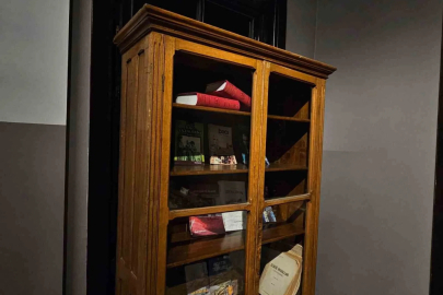 Elazığ'da 1930'lardan Kalma Tarihi Konsolosluk Dolabı İlgi Görüyor