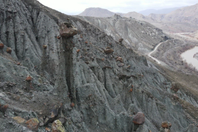 Erzincan Kemah'ta Kapadokya Benzeri Peri Bacalarına Yoğun İlgi