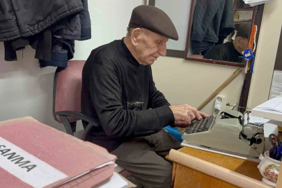 93 Yaşındaki Arzuhalcinin En Zor Mesaisi: Boşanma Dilekçeleri