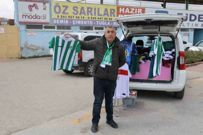 Kırşehir'de 56 Yıllık Taraftar Sevdasını Formalarla Yaşatıyor