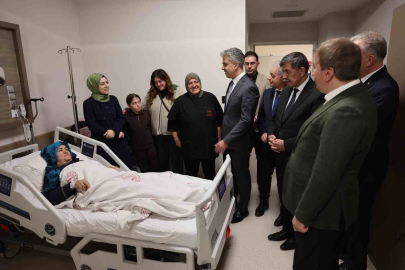 Vali Aydoğdu ve Başkan Aksun'dan Hastalara Şifa Ziyareti