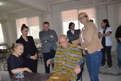 Kadın Doktorların Örgü Akımı Manisa'daki Yaşlıları Isıttı