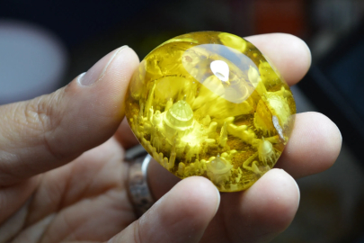 Mardinli Usta Tespih Tanelerine Negatif Oymayla Cami İşliyor