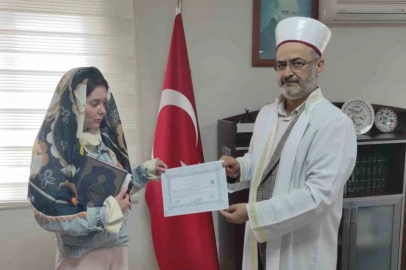 Mersin'de Rus Asıllı Victoria Ketova Müslüman Olup Amine Adını Aldı