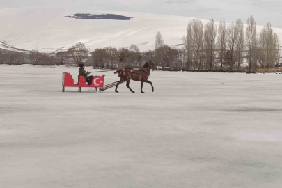 Çıldır Gölü'nde Buzlar Eriyor, Atlı Kızak Sezonu Bitti
