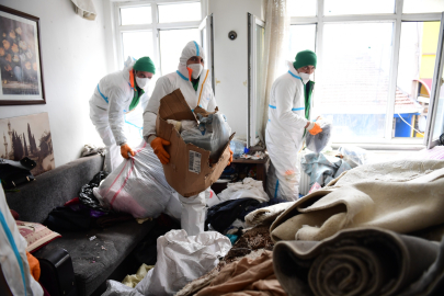 Bursa'da Çöp Eve Mahkeme Kararıyla Müdahale: 4 Kamyon Atık