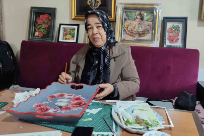 Türkoğlu'nda 61 Yaşındaki Kadın Sanatla Huzur Buldu
