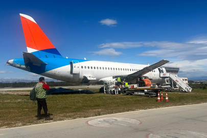 Antalya'da Alev Alan Rus Uçağının Söküm İşlemi Başladı