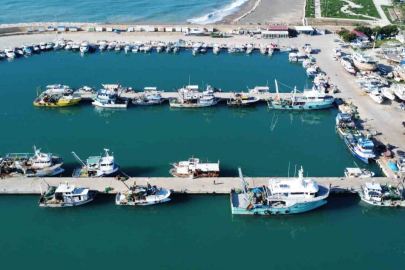 Mersin'de Fırtına Balıkçıları Vurdu: Zorlu Sezon Bitiyor