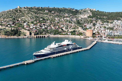 Fransız Kruvaziyeri Le Dumont D’Urville Alanya'da