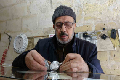 Gaziantep'te 74 Yaşındaki Saat Ustası 65 Yıldır Zamana Direniyor