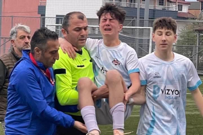 Hakemden Örnek Davranış: Sakatlanan Futbolcuyu Kucağında Taşıdı