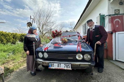 Yarım Asırlık Sevdaya Gelin Arabalı Yıl Dönümü Sürprizi