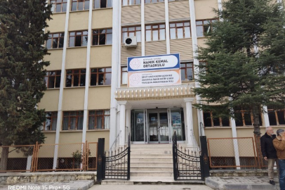 Ankara’da Duygulandıran Veda: 42 Yıllık Öğretmen Son Dersini Verdi