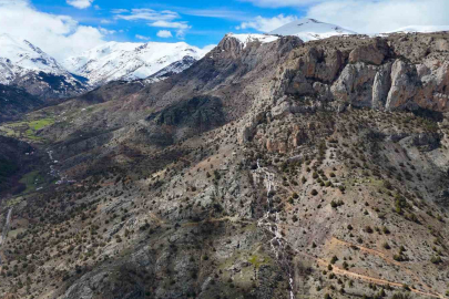 Gümüşhane’de Doğanın Sırrı: 15 Günlük Şelale Mucizesi