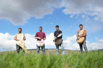 Traktör Giremedi, Gençler İmece Usulüyle Gübre Serpti