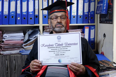 77 Yaşındaki Arzuhalci Üniversite Hayalini Gerçekleştirdi