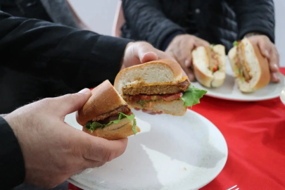 Samsun'da Kadınlar İstiridye Mantarından Hamburger Üretti