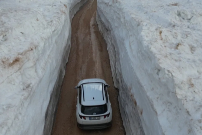 Tokat'ta RES Yolunda 6 Metrelik Kar Duvarları Görüntülendi