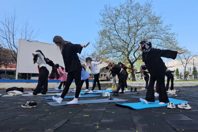 Zonguldak'ta Meydanda Ücretsiz Yoga ve Pilates