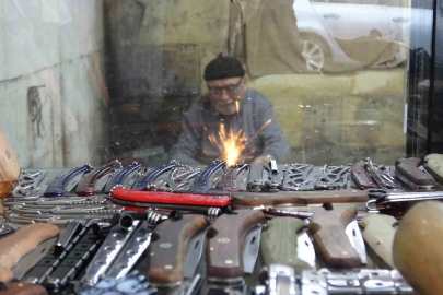 77 Yaşındaki Bıçak Ustası 67 Yıldır Mesleğini Yaşatıyor