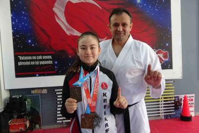 14 Yaşındaki Mukaddes Feyza Karate'de Türkiye Şampiyonu