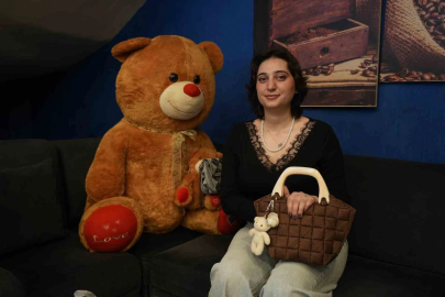 Üniversiteli Sibel Örgü Çantalarıyla Eğitim Masrafını Çıkarıyor