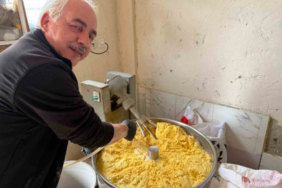 Trabzon'da 15 Saat Pişen Tenekede Mısır Ekmeği