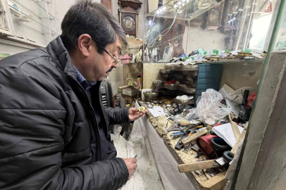 Kayseri'de 44 Yıllık Usta 300 Yıllık Saatlere Hayat Veriyor