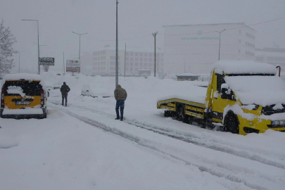 Bitlis’te 111 köy yolu kardan kapandı