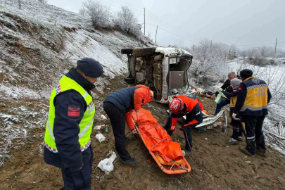 Artvin’de ambulans uçuruma yuvarlandı: 1 ölü, 4 yaralı