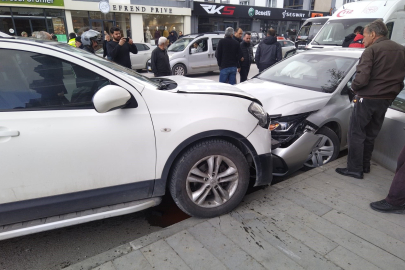 Erzincan’da trafik kazası: 2 yaralı