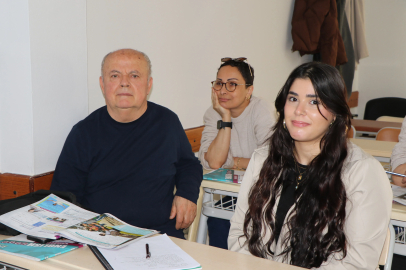 Samsunlu Ahmet Dede Torunu İçin İngilizce Öğreniyor