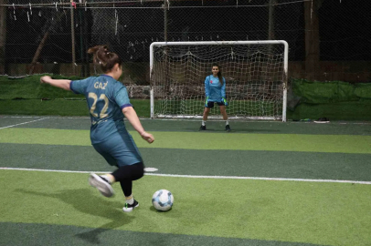 Hataylı Kadınlardan Yeşil Sahada Kıyasıya Mücadele